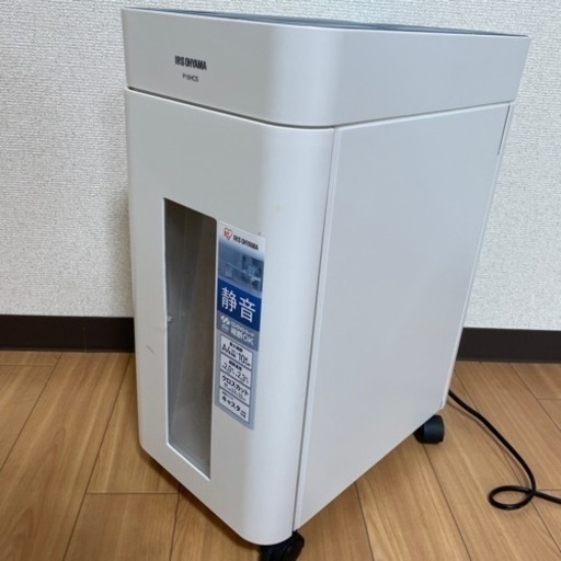 お安くします！アイリスオーヤマ静音シュレッダー 家庭用 業務用 細断枚数10枚 クロスカット連続使用10分 ダストボックス17L P10HCS