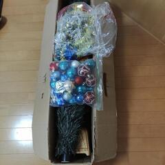 120cmクリスマスツリーとオーナメントセットの画像