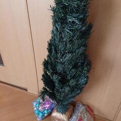 120cmクリスマスツリーとオーナメントセットの画像