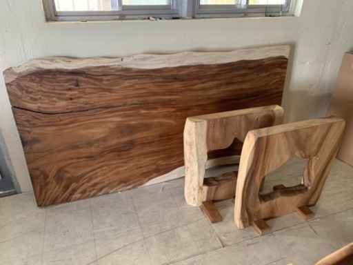 ライブエッジテーブル