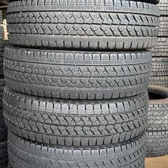 ⛄215/70R17❄️工賃込み！バン、小型トラック等に！BLIZZAK！BRIDGESTONE製スタッドレスタイヤ入荷しました⛄