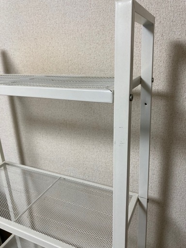 「お話し中」スチールシェルフ
