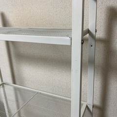 「お話し中」スチールシェルフ