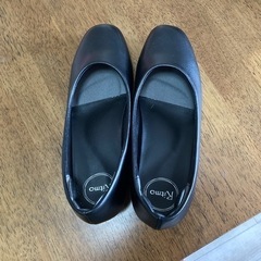 ローヒールパンプス