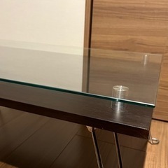 ガラス・ウッドテーブルの画像