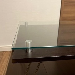 ガラス・ウッドテーブルの画像