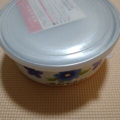 ホーロー保存容器、タッパー　の画像