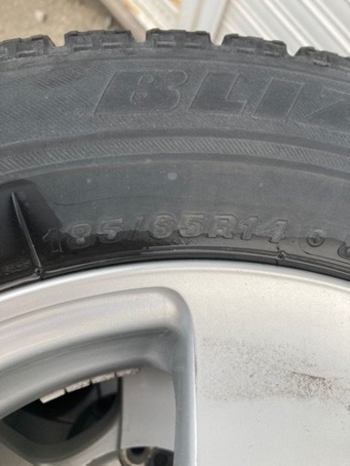 スタッドレスタイヤ❻ 中古 ホイール不要なら値引 ブリヂストン VRX 185/65R14 2017年