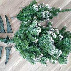 高さ 152cm クリスマスツリーとオーナメントなどの画像