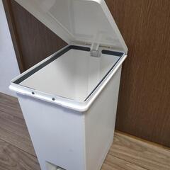 ペダル式ゴミ箱3個セットの画像