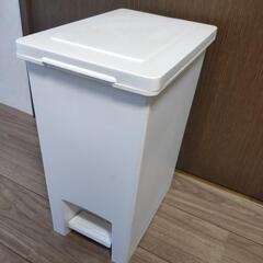 ペダル式ゴミ箱3個セットの画像