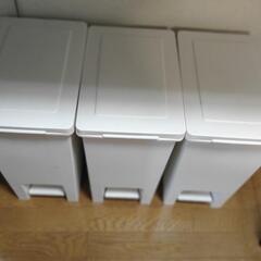 ペダル式ゴミ箱3個セットの画像