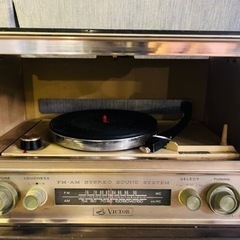 【アンティーク】レトロなラジオ&レコードプレーヤー　通電確認済み　レコード確認なしの画像