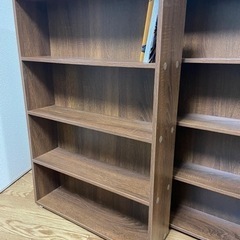 未使用 ウォルナットカラー本棚の画像