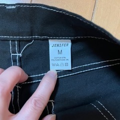 黒ジャンバースカ−トの画像