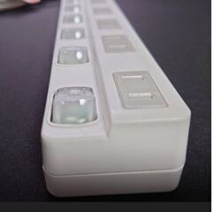 【美品】電源タップ LEDランプスイッチ付　耐雷サージ機能付 上挿し 6個口 3m WLS-LU630MB(W)　エルパ(ELPA)の画像