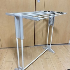 【お譲り先決定済み】洗濯小物セット(タオル干し、ハンガー、カゴ、洗濯バサミ)の画像
