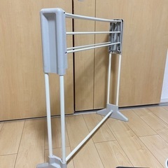【お譲り先決定済み】洗濯小物セット(タオル干し、ハンガー、カゴ、洗濯バサミ)の画像