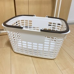 【お譲り先決定済み】洗濯小物セット(タオル干し、ハンガー、カゴ、洗濯バサミ)の画像