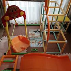 アンパンマン　ジャングルジム　ブランコ