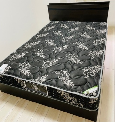 《値下げ中》ダブルベッドフレーム　サータ