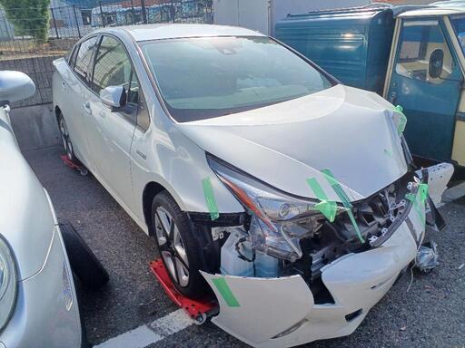 プリウス事故車ジャンク売ります （人気の30プリウス 黒 S 前期