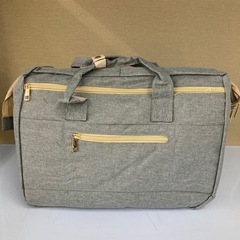 HJ05 【美品】マザーズバック 大容量 オムツ替えマット、USBポート付きの画像