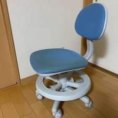 キャスター付き事務イス
