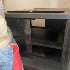 テレビ台　ドラム缶テレビを載せていました。