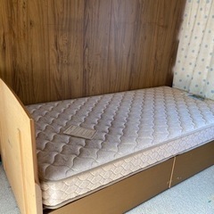 シングルベッド（収納付き）