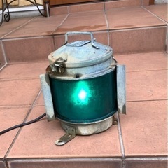 古い船舶用の両色灯の青灯　ディスプレイ用