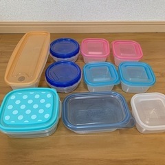 引っ越しの為　タッパーまとめて