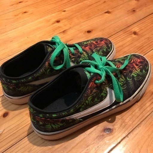 NIKE スニーカー