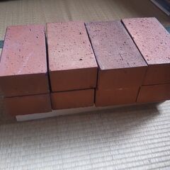 赤レンガ×8個