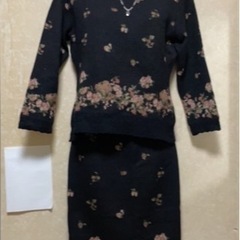 ニット レディース セットアップ　上下　セーター  スカート 花柄　