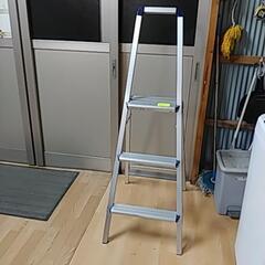 (本日予約になりました、多数の方ありがとうございました)脚立です。