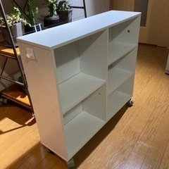 タイヤ付き本棚の画像