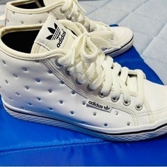 adidas ハイカットスニーカー　23.5センチ（インヒール有）の画像