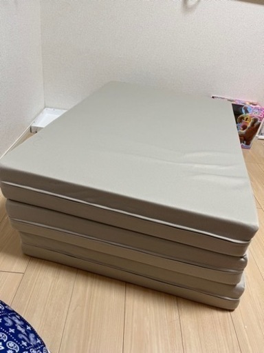 取引中　折りたたみマットレス　厚さ4センチ　ふかふかです！