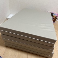 取引中　折りたたみマットレス　厚さ4センチ　ふかふかです！