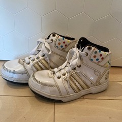 ハイカットスニーカー 19cm 値下げしました。