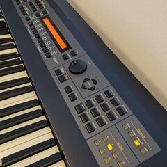 ROLAND　８８鍵ピアノタッチ　シンセサイザー　XV-88の画像