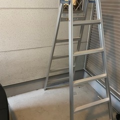 6尺の脚立