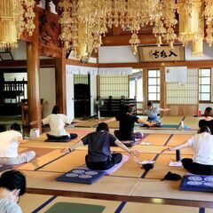 【初心者でもOK】歴史あるお寺でヨガ＆座禅会