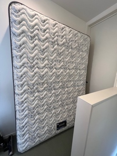 【値下しました】シモンズ　ダブルベッドマットレス➕IKEAフレーム