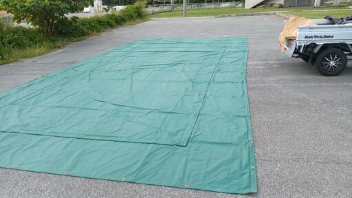 大型運搬用トラックの荷台のカバー