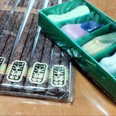 箸と箸置きのセットの画像