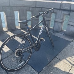 TREK（トレック）クロスバイク 黒