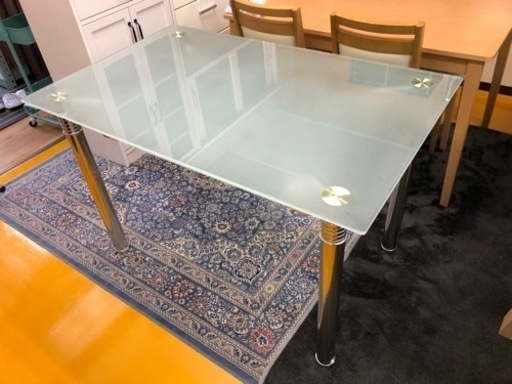 【リサイクルサービス八光　田上店　配達・設置OK】ガラス製　4人掛けダイニングテーブル