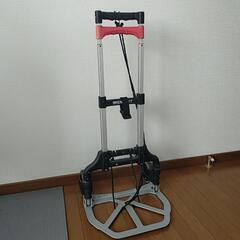 荷物を運ぶ物
